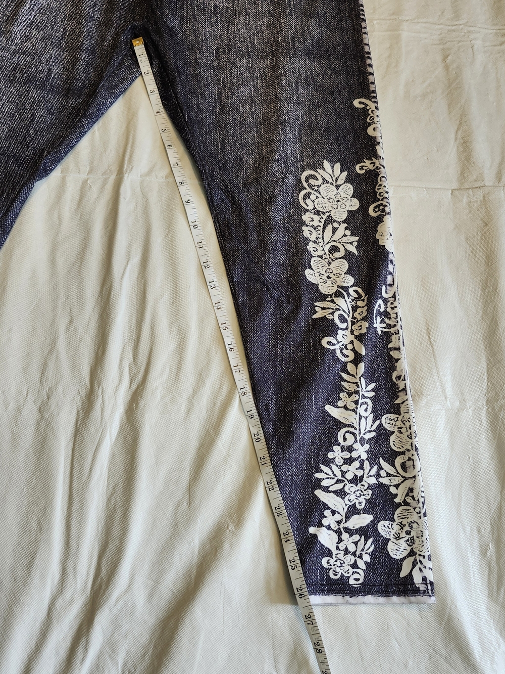 Women's Black Washed Floral-Print Leggings - Picture 6 of 9
